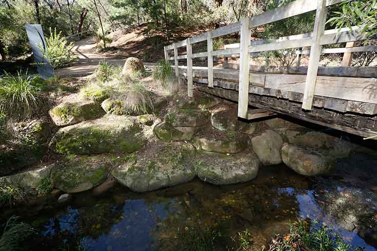 mount-waverley-damper-creek-reserve-creek-bridge-sm