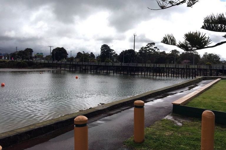 tooradin-foreshore-poles-bridge-m